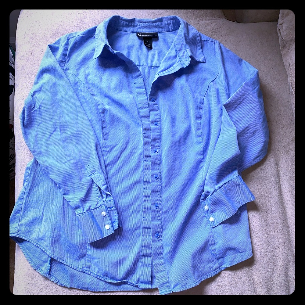 Blue hidden button stretch button down